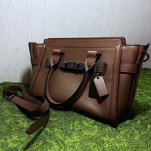 Coach swagger 27 satchel olive green brown handbag crossbody